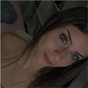 Apta para dar clases de castellano o inglés.